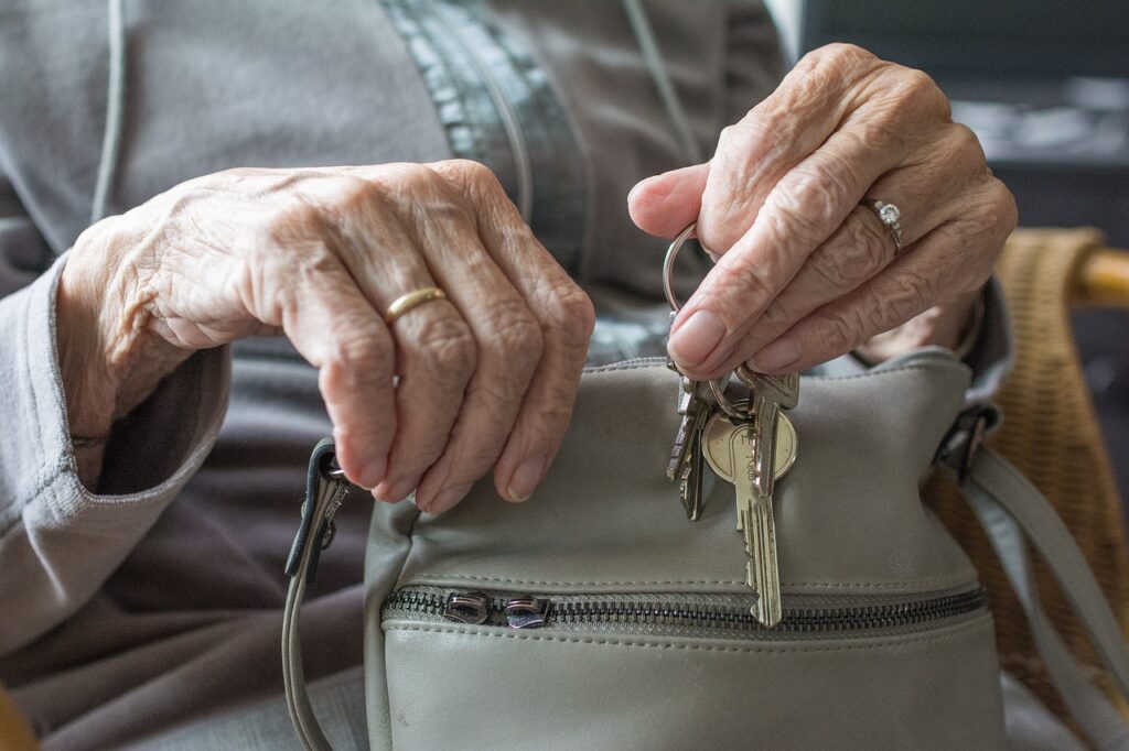 Habiter la maison d’un parent en EHPAD : le guide complet 2026