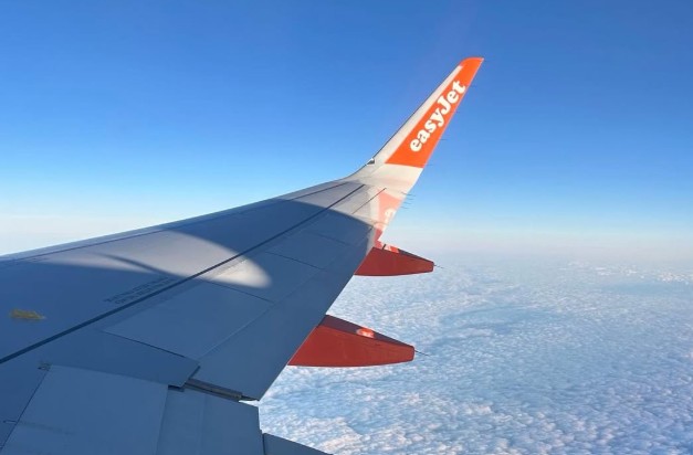 easyjet lyon